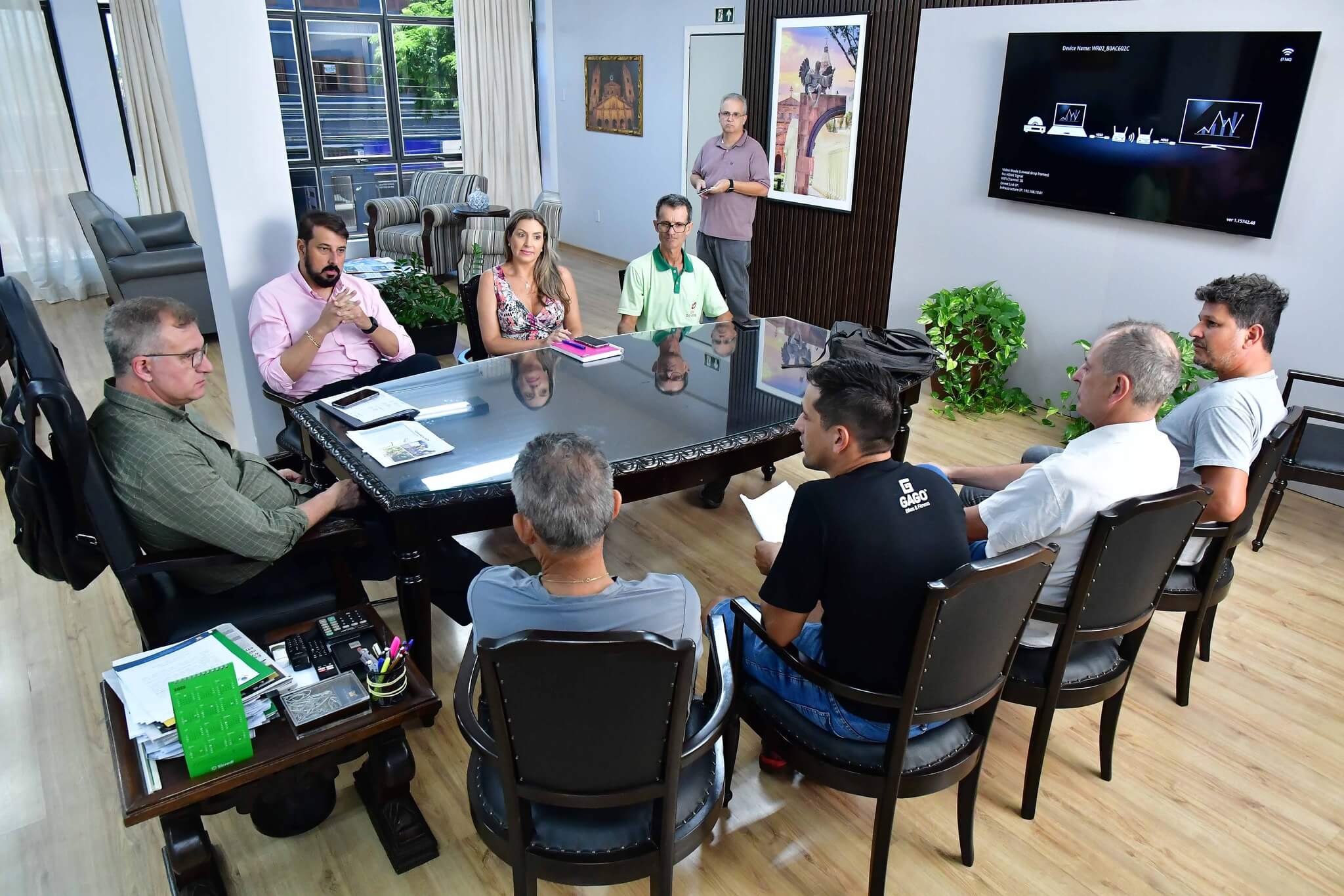 Associação Ciclo Missões apresenta calendário anual ao prefeito