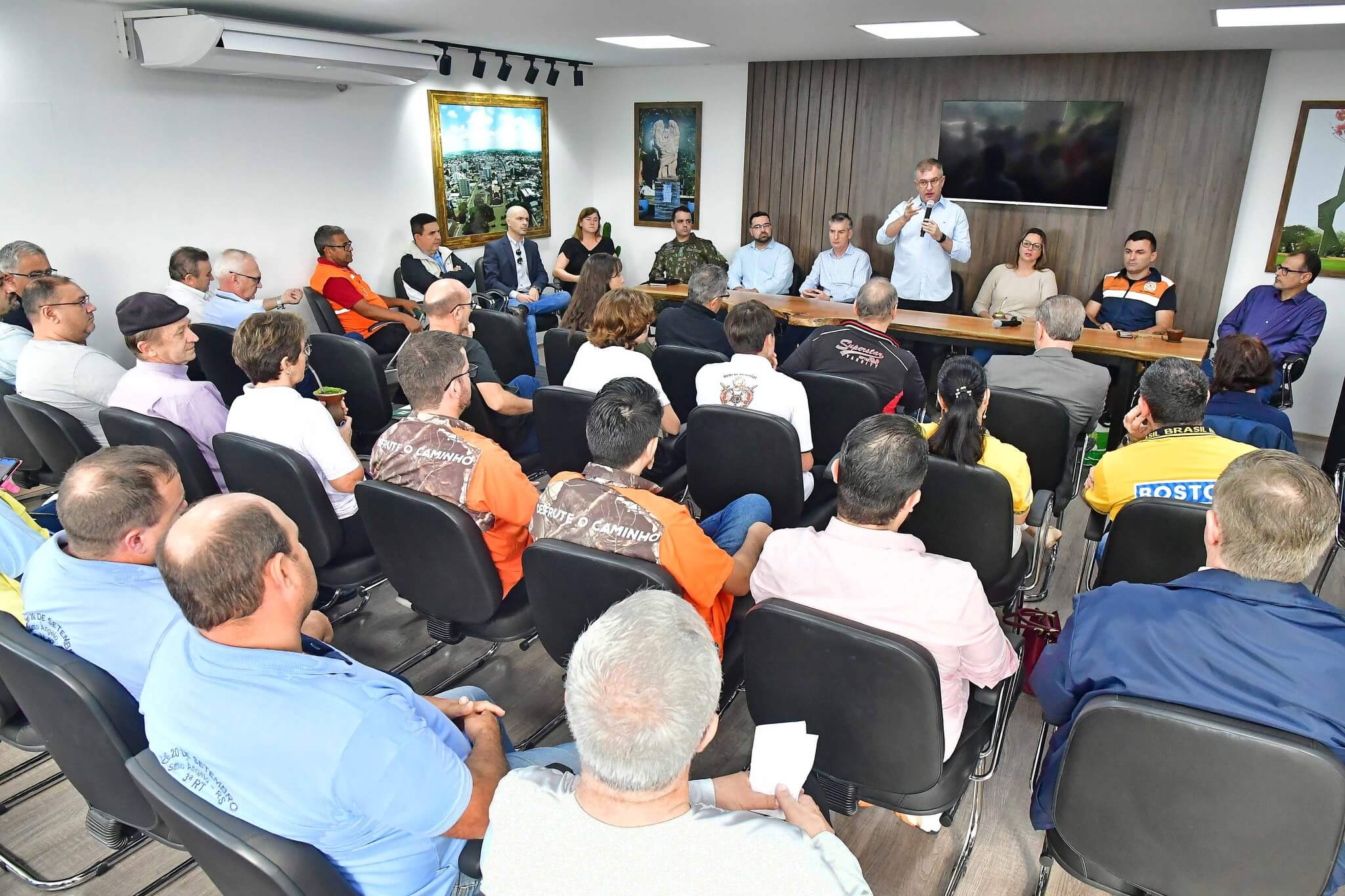 Antigo Sesi é ponto de doações para atingidos pelas enchentes