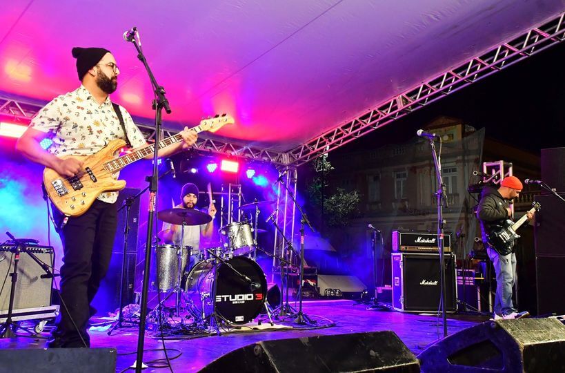 Rock Solidário arrecada doações neste domingo