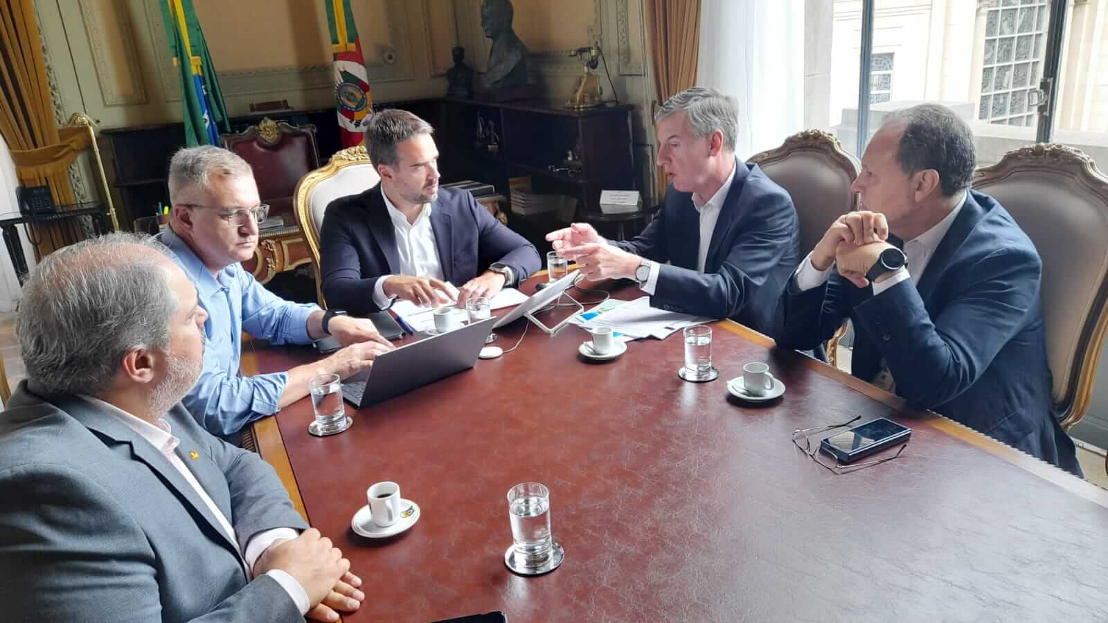 Prefeito trata sobre investimentos com o governador