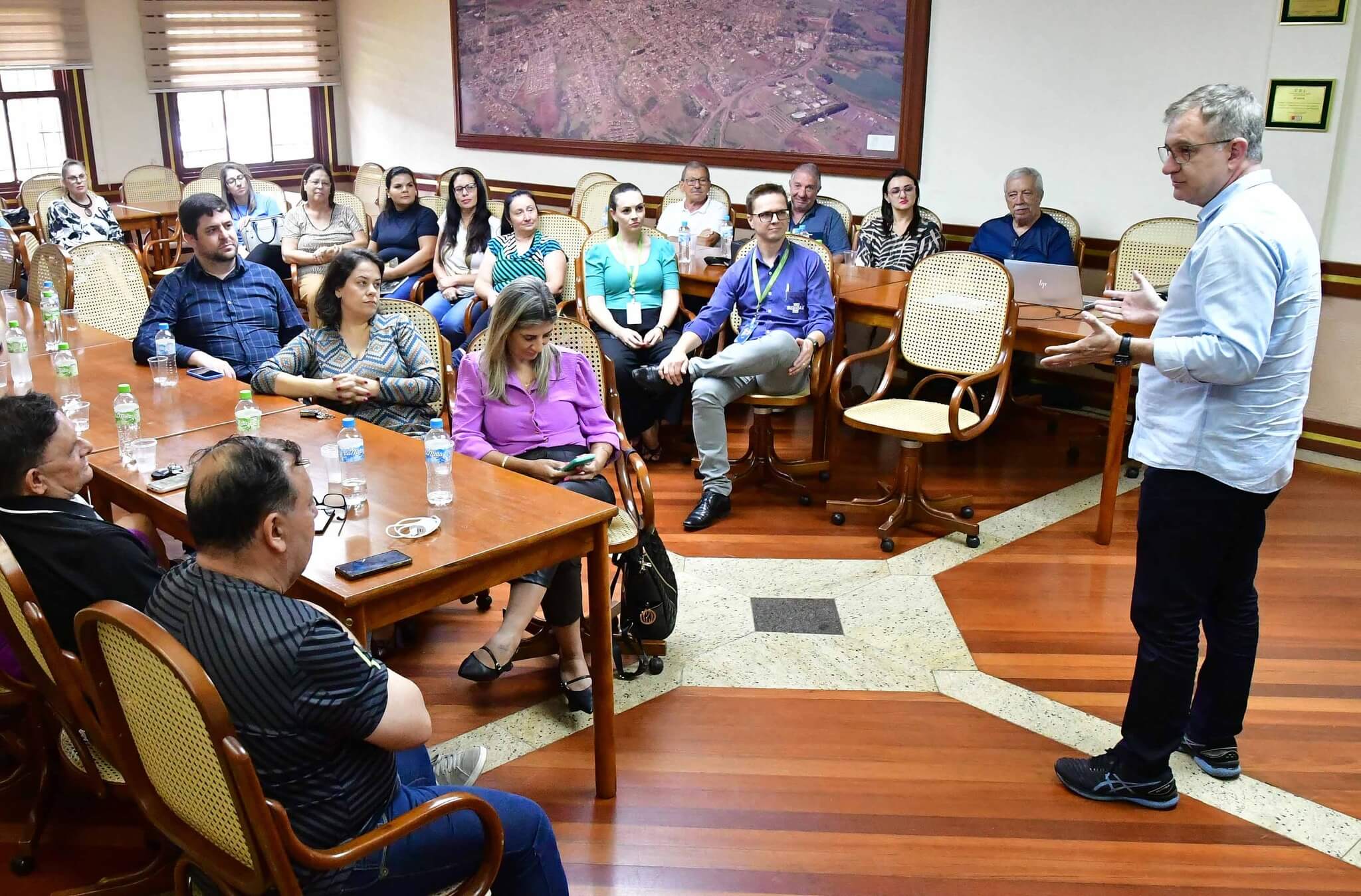 Desburocratização, educação e qualificação para compras públicas são destaques no relatório do Projeto Cidade Empreendedora