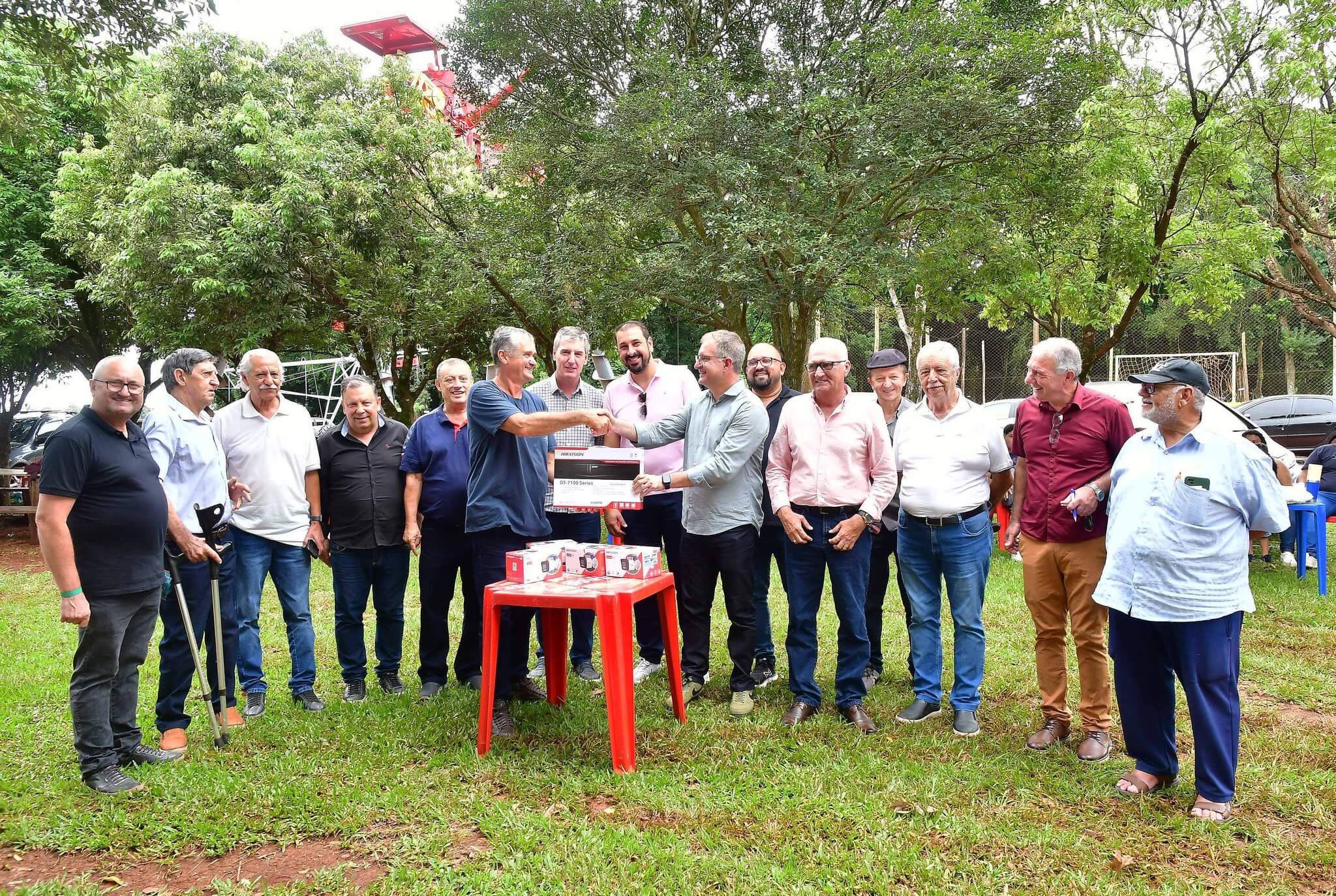 Prefeito entrega sistema de videomonitoramento para comunidade do Distrito do Sossego