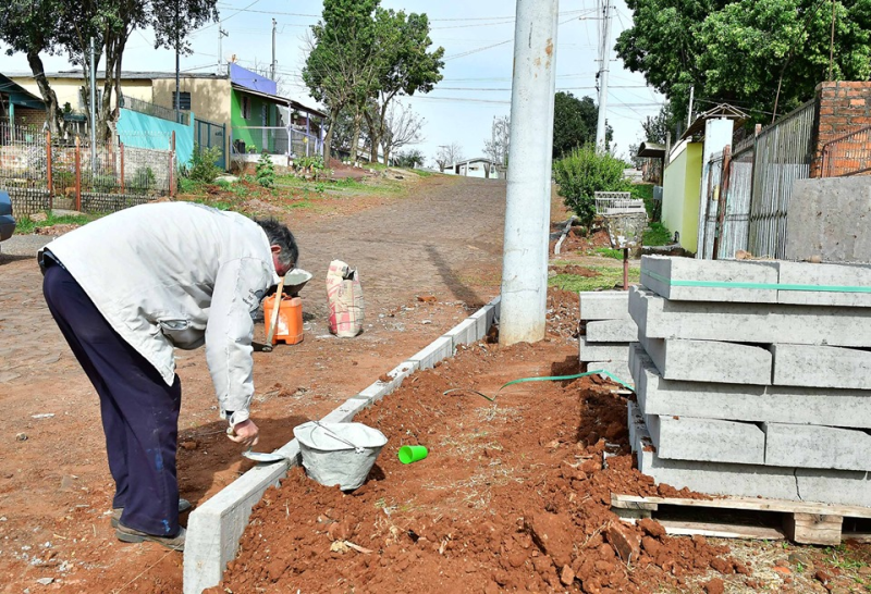 Iniciadas obras para asfaltamento no Bairro Harmonia