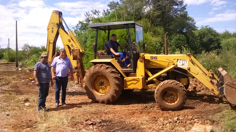 Secretaria de Obras realiza limpeza das vias públicas