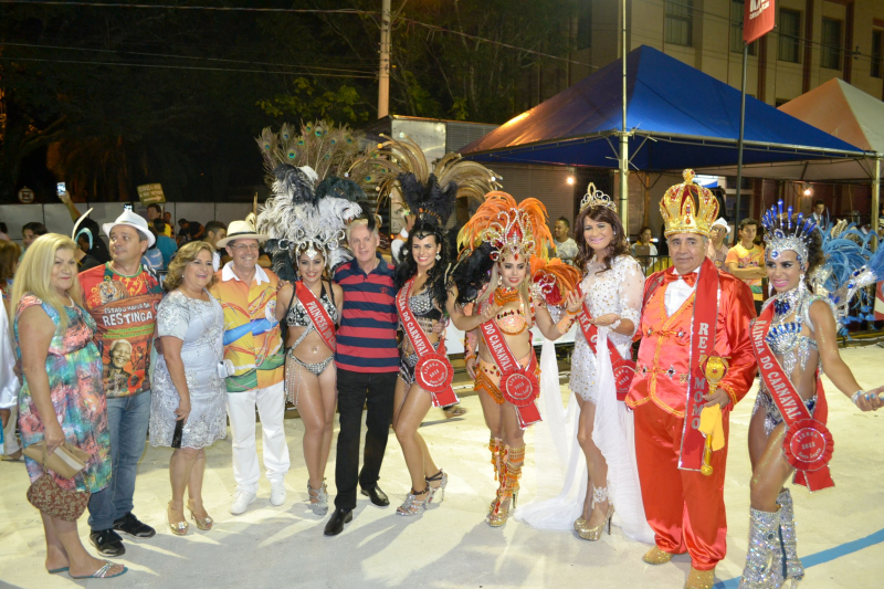 O primeiro dia foi sucesso de público na Passarela do Samba