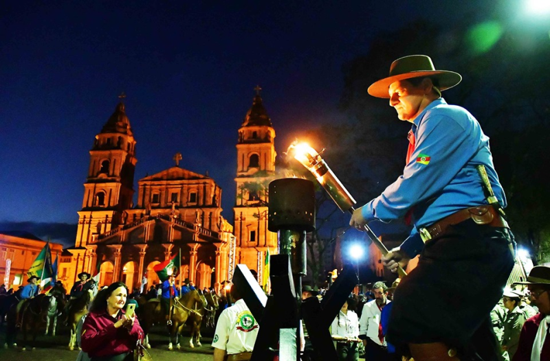 Prefeito abre oficialmente a Semana Farroupilha em Santo Ângelo