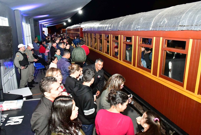 Fim de semana para aproveitar passeios de Maria Fumaça