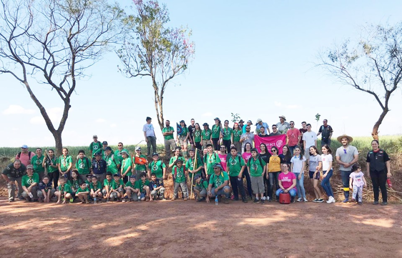 Plantio de mudas nativas marca os 29 anos da ARFOM