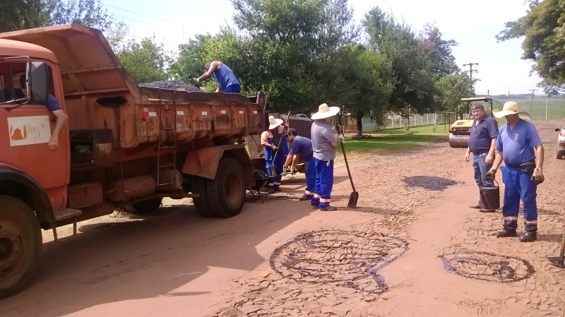 Melhorias no bairro Garibaldi Carrera Machado