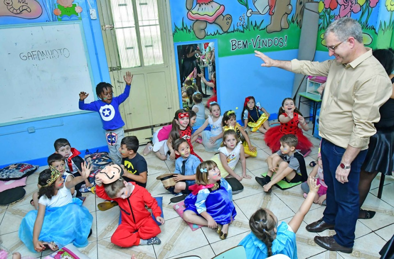 Prefeito visita e conhece projetos da Escola Bem-Me-Quer