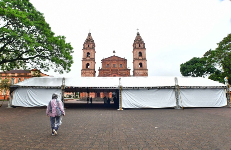 Feira do Livro retorna à Praça