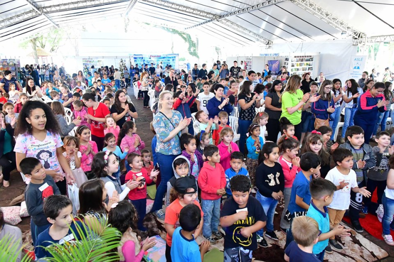 Feira do Livro é festa de cultura para a criançada