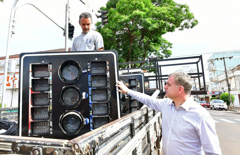 Novos semáforos modernizam e humanizam o trânsito