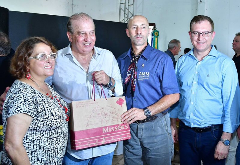 Prefeito Jacques participa de reunião de encerramento do ano na AMM