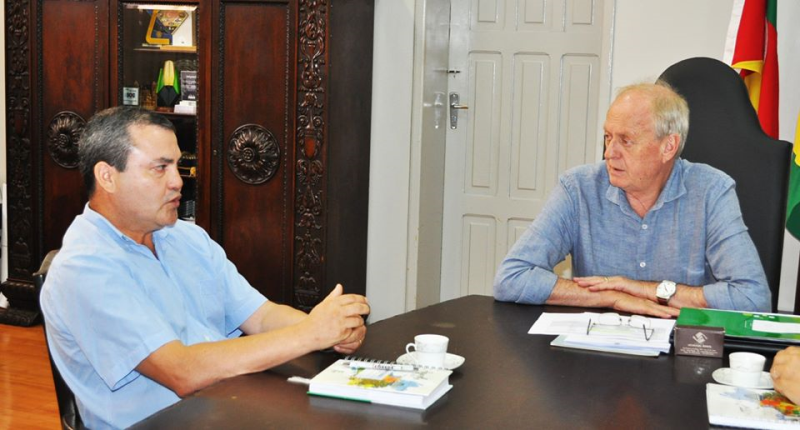 Prefeito em exercício recebe direção do IFFar