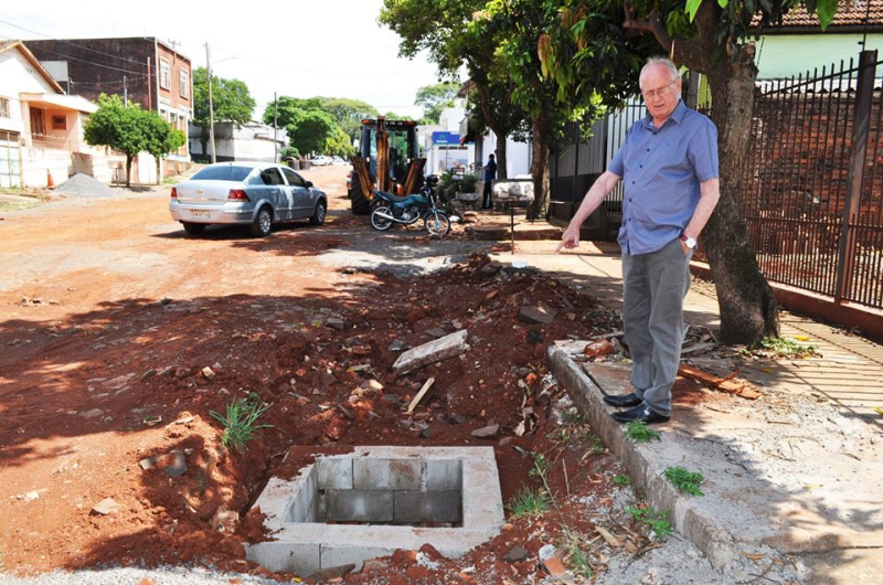 SEMMA reconstrói rede pluvial da Aniceto Gomes Castanho