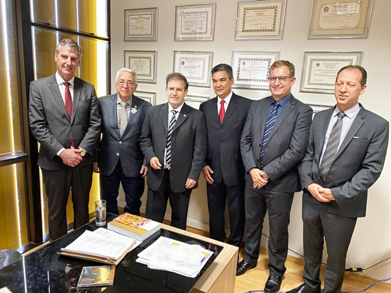 Comitiva santo-angelense articula recursos na capital federal