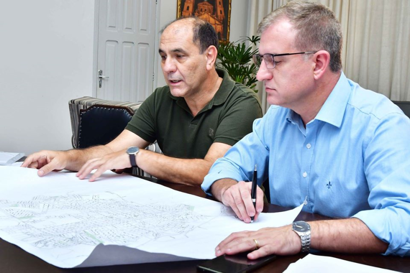 Prefeito Jacques anuncia revitalização de praças e reforma do Ginásio Municipal