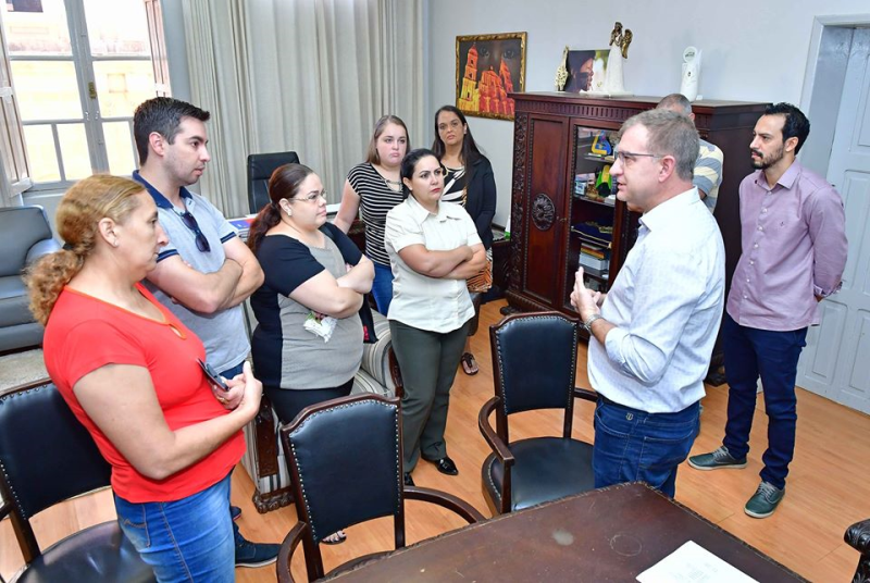 Prefeito ouve pleitos de moradores do Bairro São Carlos