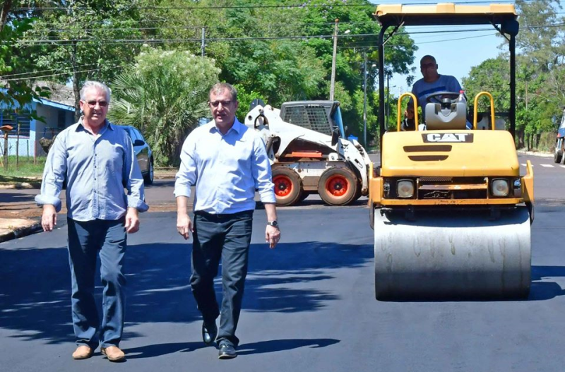 Rua 20 de Setembro recebe asfalto no Bairro Aliança
