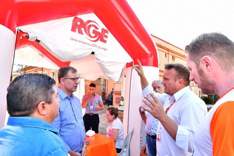 Prefeito Jacques Barbosa visita projeto RGE na Praça - Economix