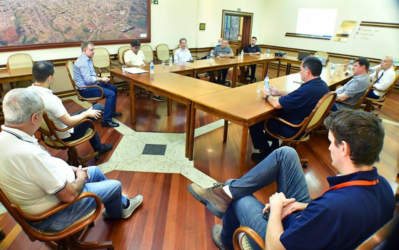 Prefeito trabalha para que comércio abra gradativamente