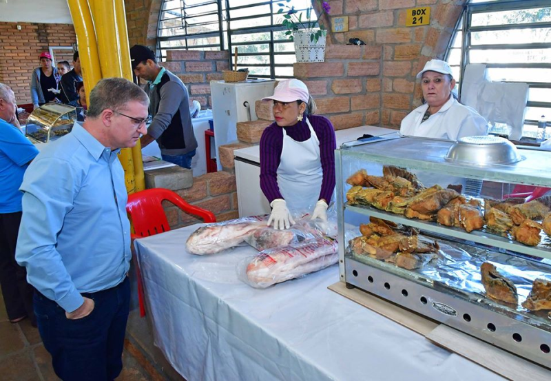 Venda de peixes tem sistemas pegue e leve e tele-entrega