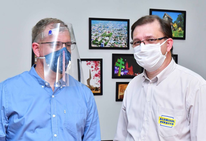 Empresa santo-angelense doa 50 protetores faciais para a Saúde