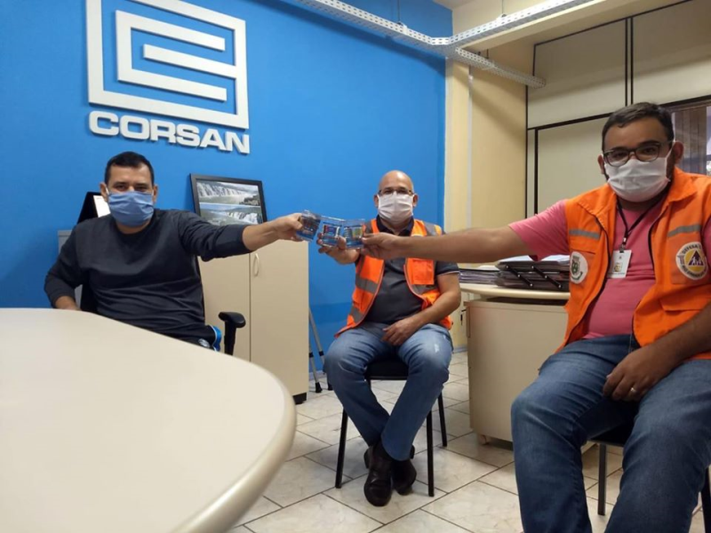 COVID-19: Corsan doa 1.680 unidades de copos de água ao município