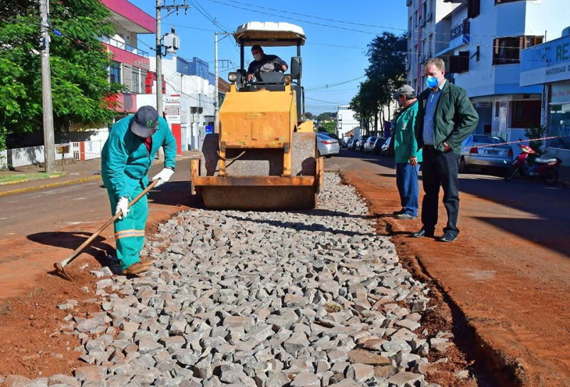 Em andamento obra de revitalização da Rua Antônio Manoel