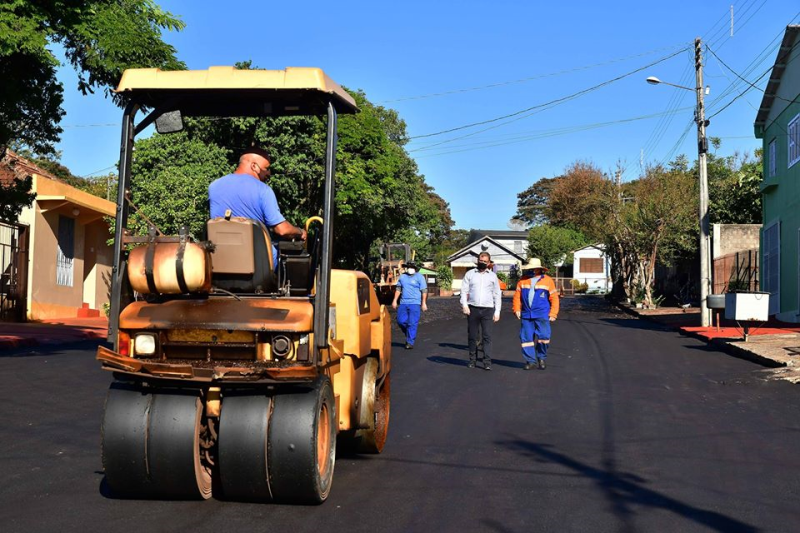 Asfaltamento interliga três bairros da cidade