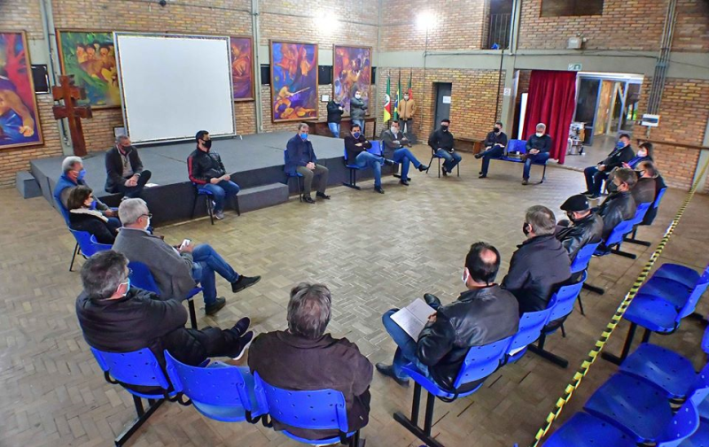 Prefeito reforça orientação de controle nos gastos