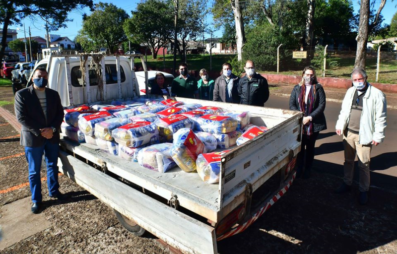 Lojas Quero-Quero entrega cestas básicas para a Assistência Social