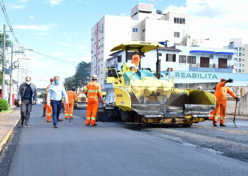 Avançam as obras de revitalização da Rua Antônio Manoel