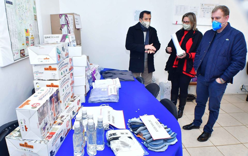 Assistência Social entrega EPIs para servidores