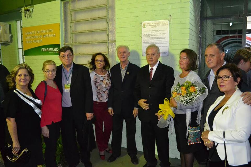 Ex-prefeito Mauro Azeredo recebe homenagem do Poder Executivo