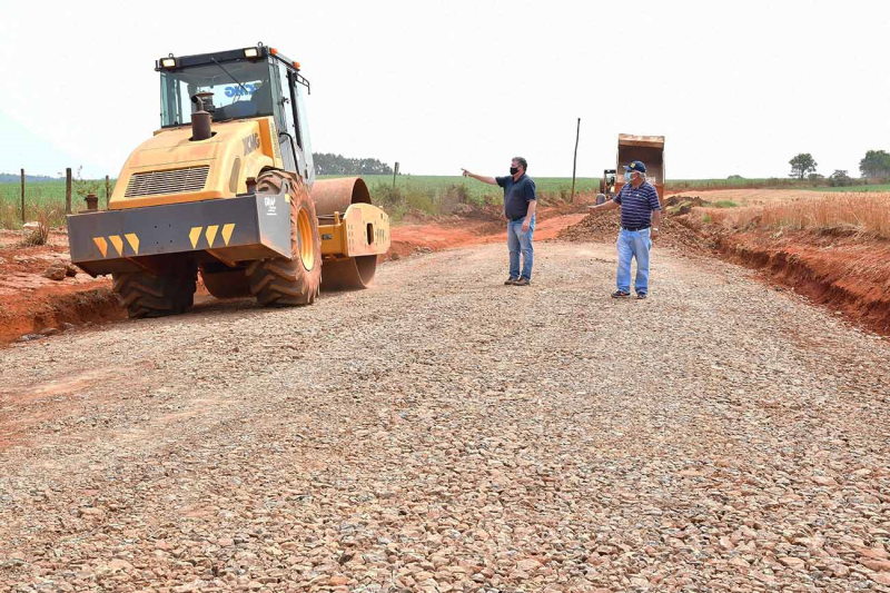 SMT trabalha na conservação da estrada que liga a sede à Santa Rita