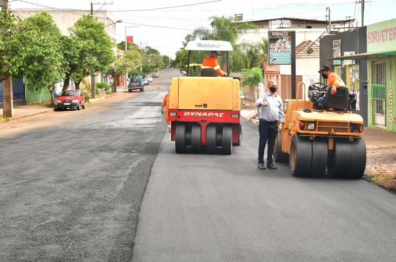 Governo Municipal trabalha em mais 14 quadras de asfaltamento