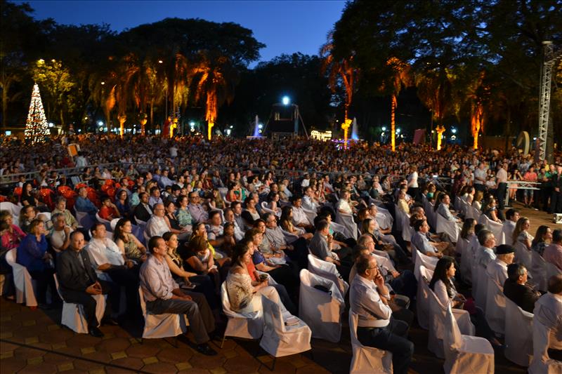 Público de 8 mil pessoas prestigia abertura do evento