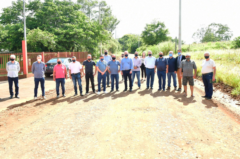 Prefeito Jacques assina ordem de serviço do asfalto da Barra do São João