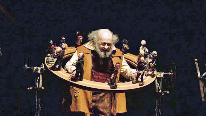 Projeto cultural leva espetáculo teatral online aos lares de idosos