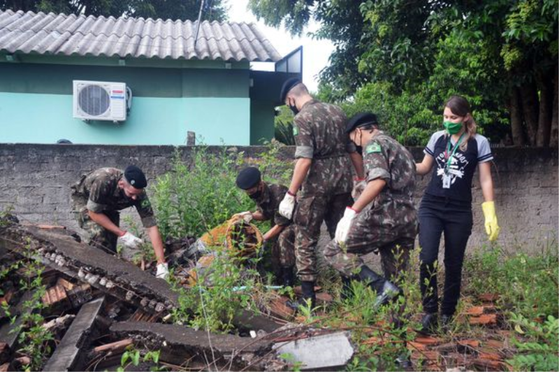 Mais de 180 toneladas de lixo e entulhos recolhidos no combate à Dengue