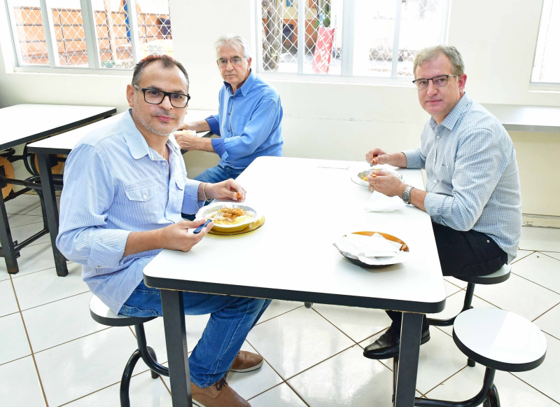 Cozinha Comunitária fornece 120 marmitex por dia