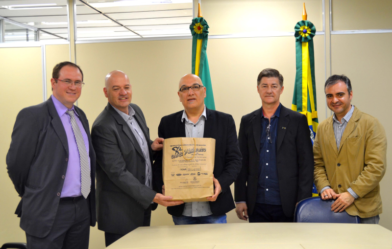 Julio Matos busca apoio em Porto Alegre para a Feira do Livro