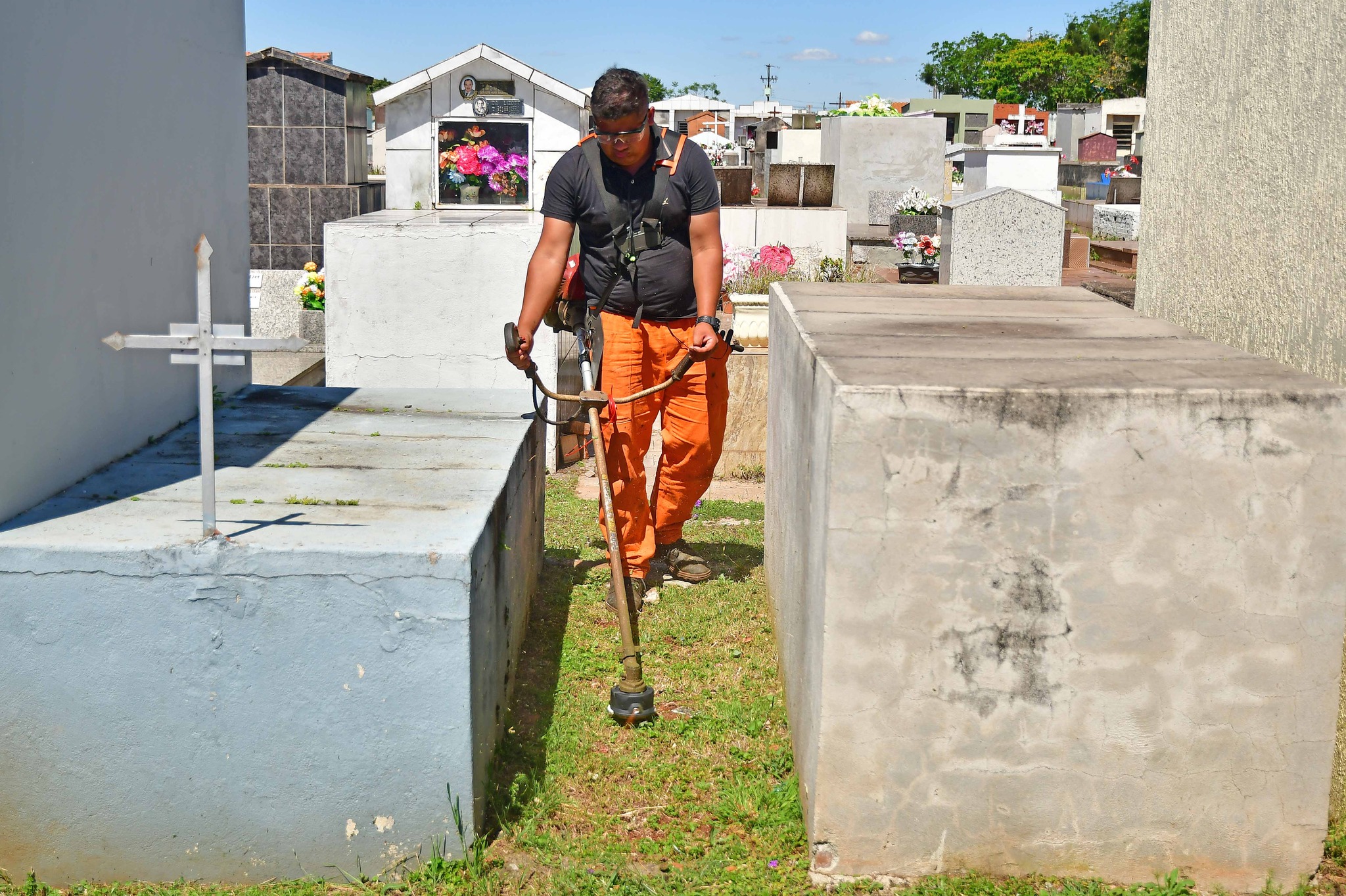 Cemitérios municipais terão horário especial no fim de semana