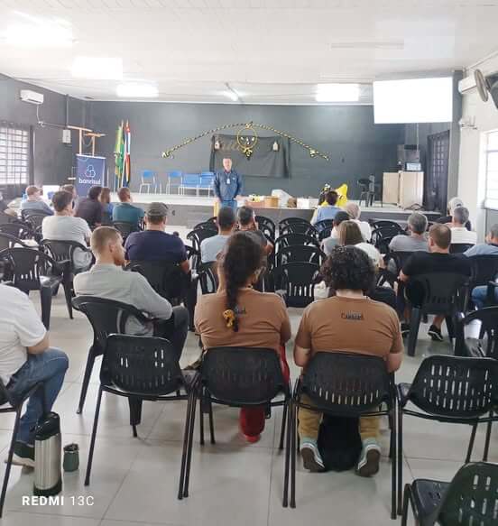 SDR proporciona qualificação de apicultores