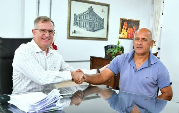 Servidor se aposenta após 34 anos de Prefeitura