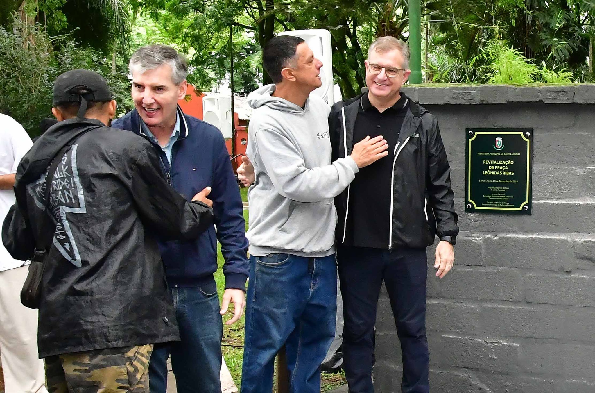 Revitalização da Praça Leônidas Ribas recebeu investimento superior a R$ 1 milhão
