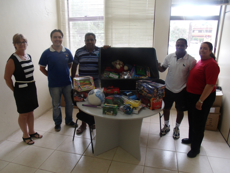Brinquedos arrecadados o Futsal Solidário são destinados às crianças carent