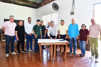 <p>Contrapartida do munic&iacute;pio garante 1,2km de asfalto no interior</p>